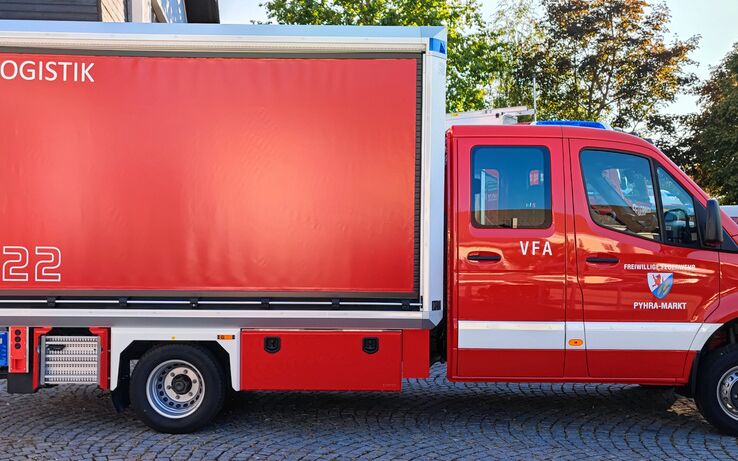 Das Versorgungsfahrzeug von der Beifahrerseite aus fotografiert
